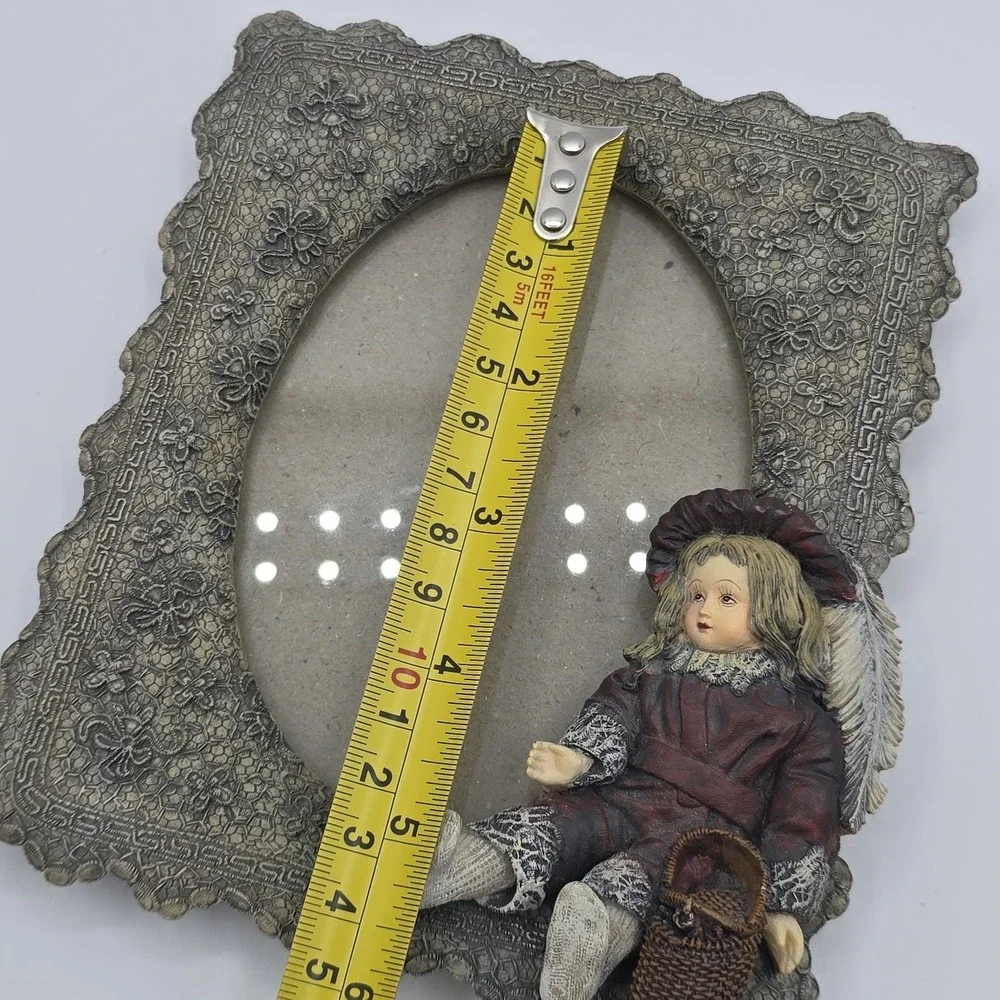 Victorian‎ Style Resin Photo Frame w/3D Girl Doll Figurine And Faux Lace Vintage